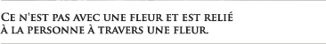 Ce n'est pas avec une fleur et est relié
à la personne à travers une fleur.